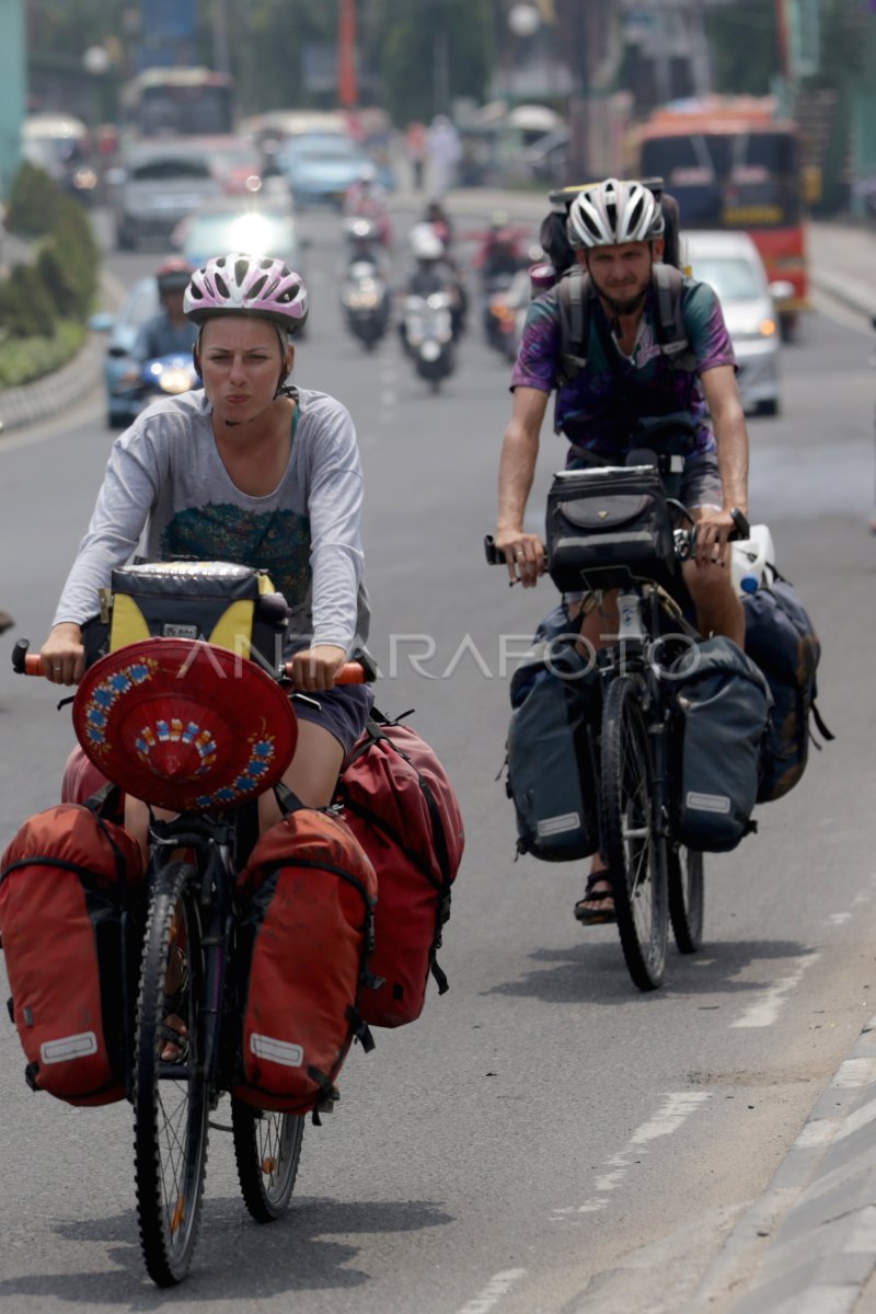Perjalanan keliling dunia dengan sepeda